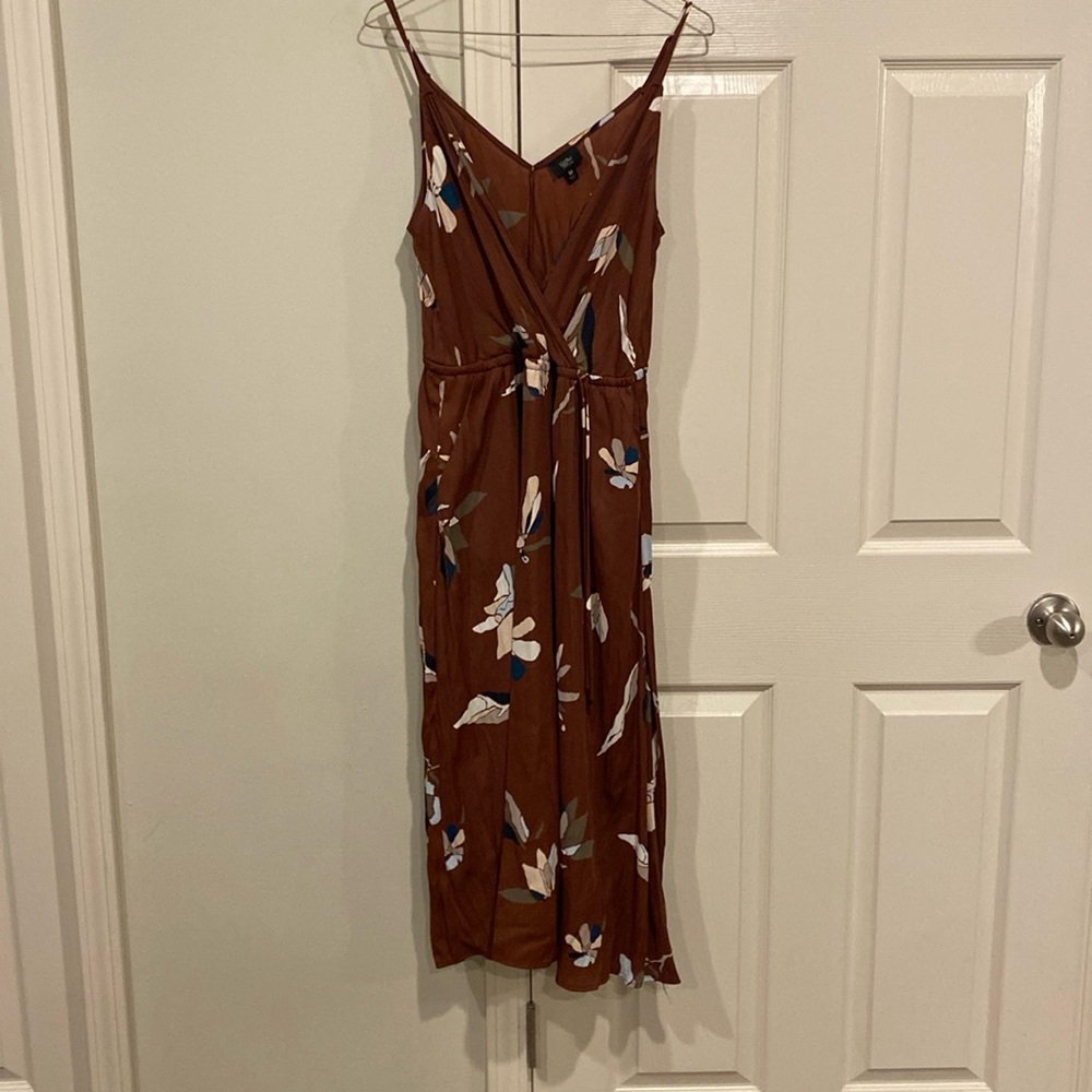 Brown floral midi dress with pockets!!